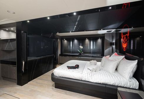 Sunseeker 101 Sport Yacht image
