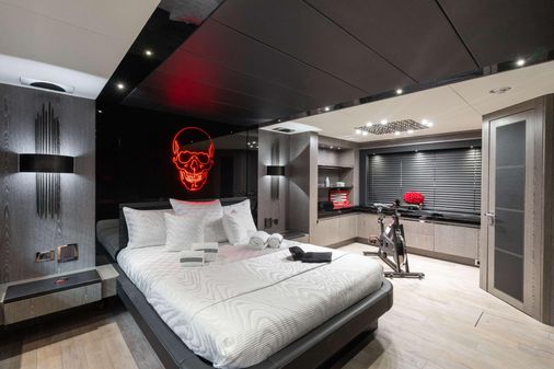 Sunseeker 101 Sport Yacht image
