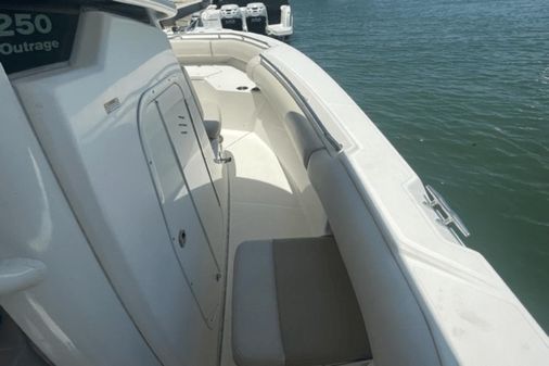 Boston Whaler 250 Outrage image