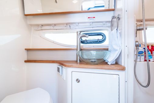 Sea Ray Sundancer 350 Coupe image