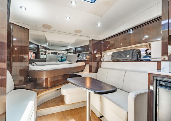 Sea Ray Sundancer 350 Coupe image