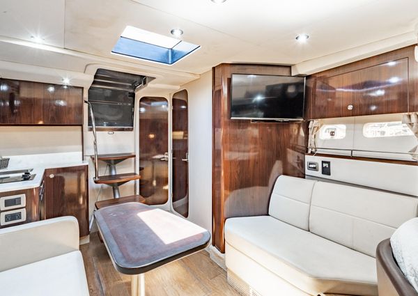 Sea Ray Sundancer 350 Coupe image