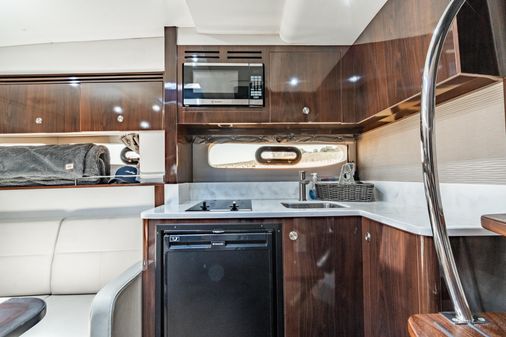 Sea Ray Sundancer 350 Coupe image