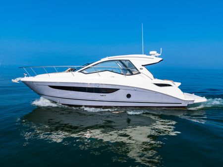 Sea Ray Sundancer 350 Coupe image