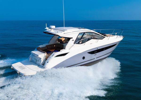 Sea Ray Sundancer 350 Coupe image