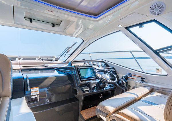 Sea Ray Sundancer 350 Coupe image