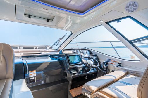 Sea Ray Sundancer 350 Coupe image