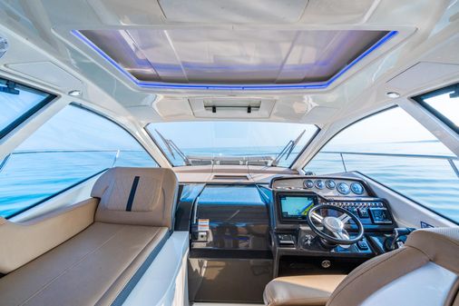 Sea Ray Sundancer 350 Coupe image