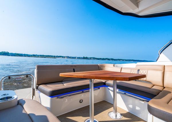 Sea Ray Sundancer 350 Coupe image