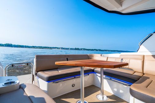 Sea Ray Sundancer 350 Coupe image