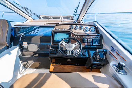 Sea Ray Sundancer 350 Coupe image