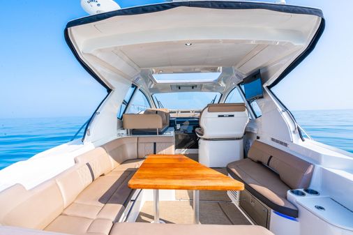 Sea Ray Sundancer 350 Coupe image