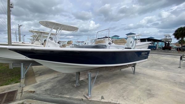 Sea Pro 208 Bay