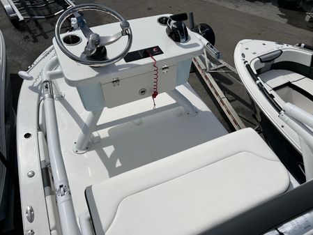 Robalo 246-SKY-DECK image