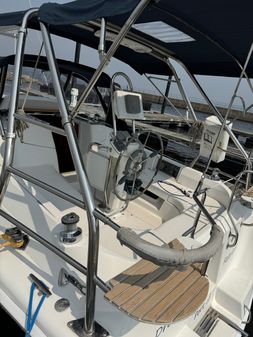 Hunter 33 image