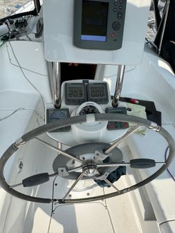 Hunter 33 image