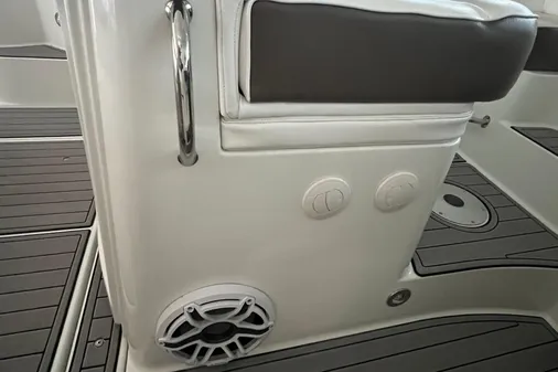 Cruisers Yachts 390 Sports Coupe image