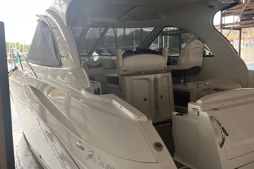 Cruisers Yachts 390 Sports Coupe image