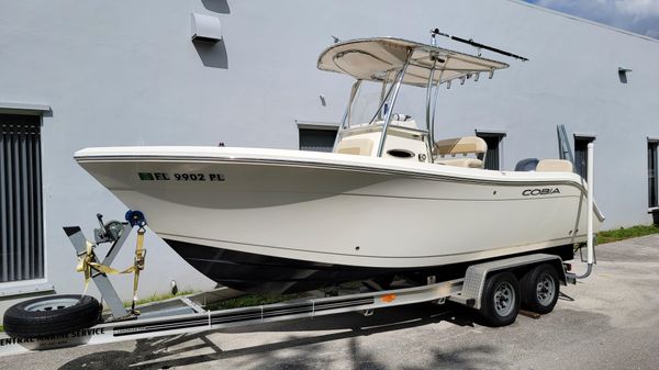 Cobia 217 Center Console