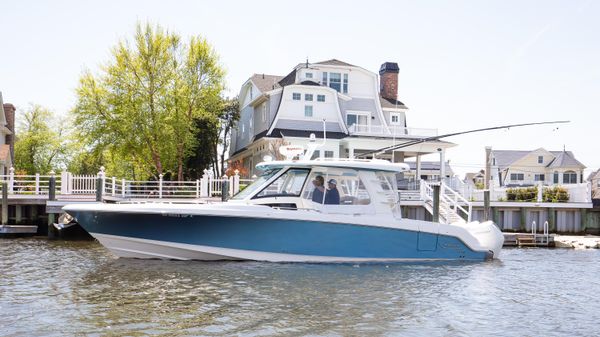Boston Whaler 350 Realm w/ SeaKeeper 