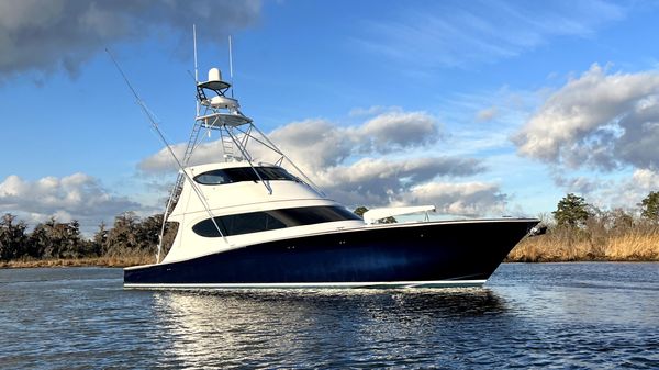Hatteras GT70