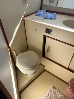 Chris-Craft 426 Catalina image