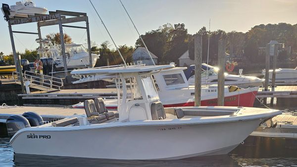 Sea Pro 259 Center Console 