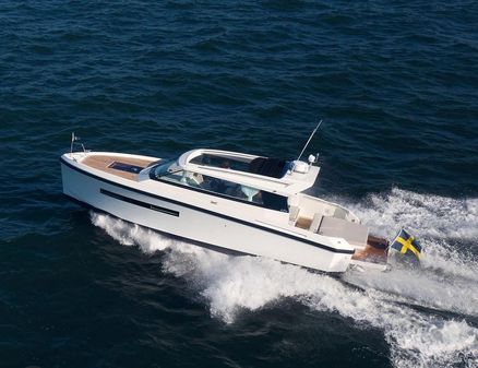 Delta Powerboats 33 Coupe image