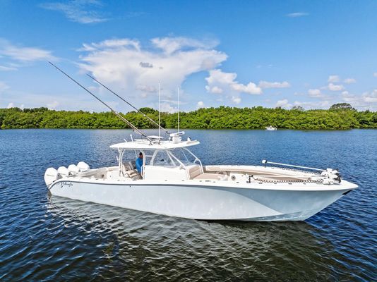 Yellowfin 42 Center Console - main image