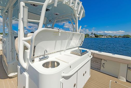 Yellowfin 42 Center Console image