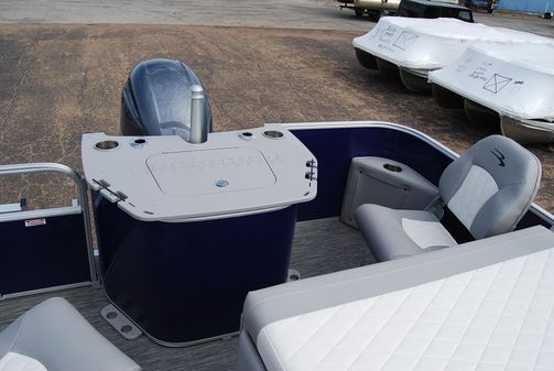 Bennington 22SSX image