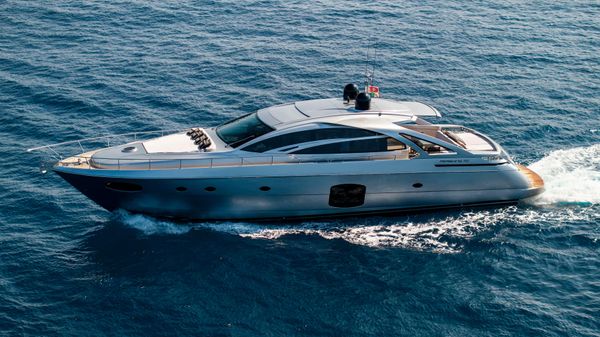 Pershing 70 