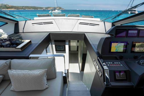 Pershing 70 image