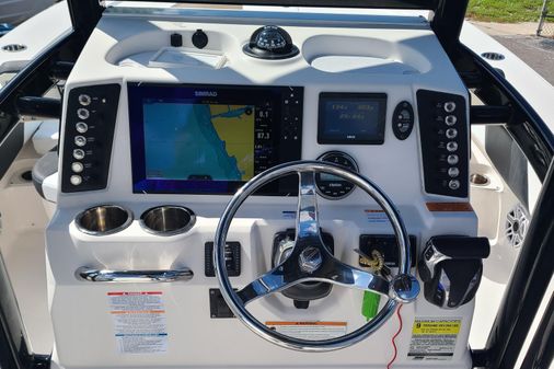 Robalo 246-CAYMAN image