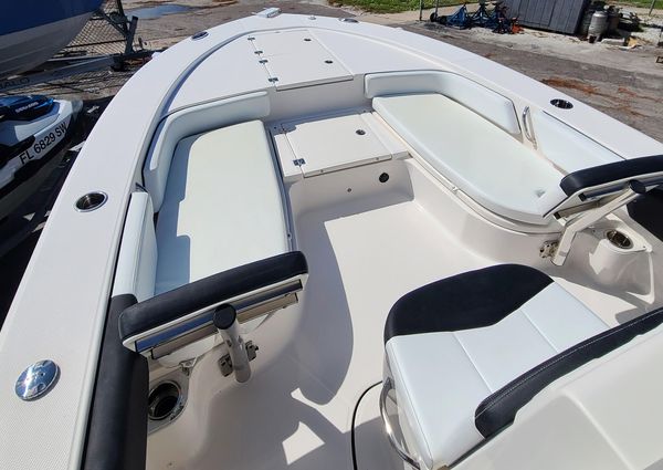 Robalo 246-CAYMAN image