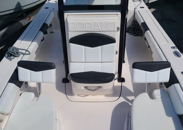 Robalo 246-CAYMAN image