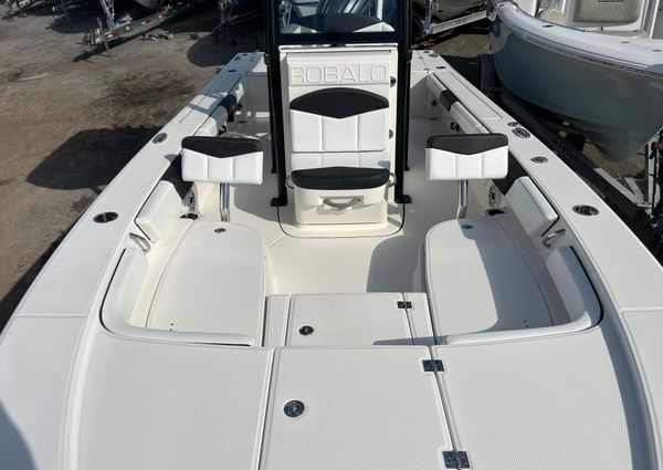 Robalo 246-CAYMAN image