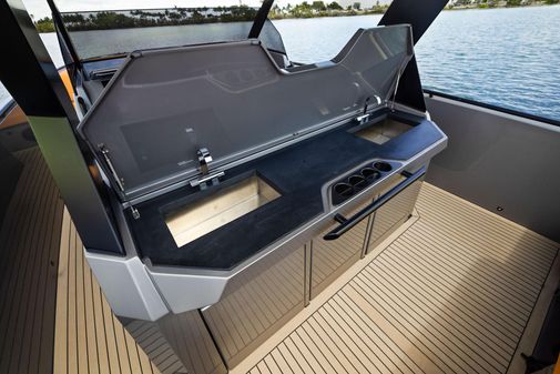 Vanquish Yachts VQ40 image