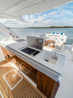 Tiara Yachts 43 LS image