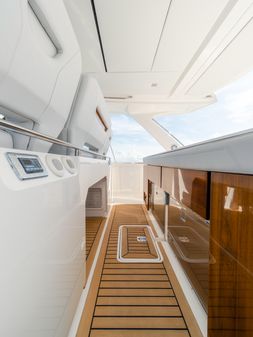 Tiara Yachts 43 LS image