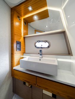 Tiara Yachts 43 LS image