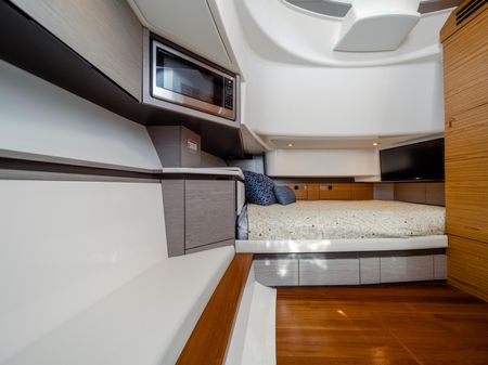 Tiara Yachts 43 LS image