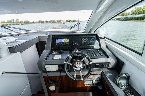 Cruisers Yachts 46 Cantius image