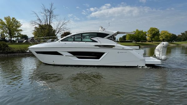 Cruisers Yachts 46 Cantius 