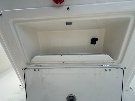 Cobia 220-CENTER-CONSOLE image