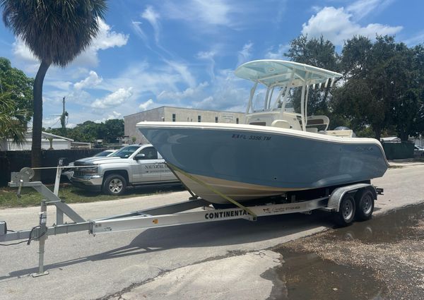 Cobia 220-CENTER-CONSOLE image