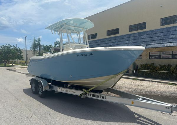 Cobia 220-CENTER-CONSOLE image