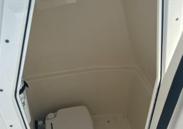 Cobia 220-CENTER-CONSOLE image