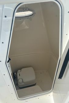 Cobia 220-CENTER-CONSOLE image