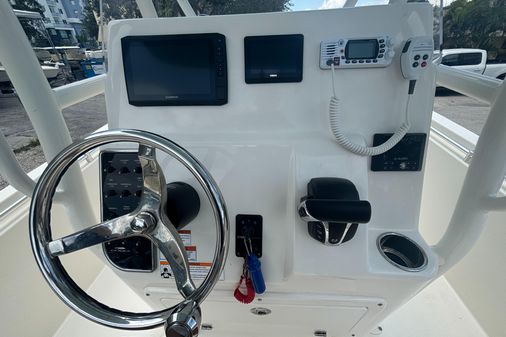 Cobia 220-CENTER-CONSOLE image